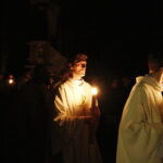 31.03.2018 Kielce. Katedra. Liturgia Wigilii Paschalnej. Poświęcenie ognia / Jarosław Kubalski / Radio Kielce