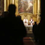 31.03.2018 Kielce. Katedra. Liturgia Wigilii Paschalnej. Poświęcenie ognia / Jarosław Kubalski / Radio Kielce