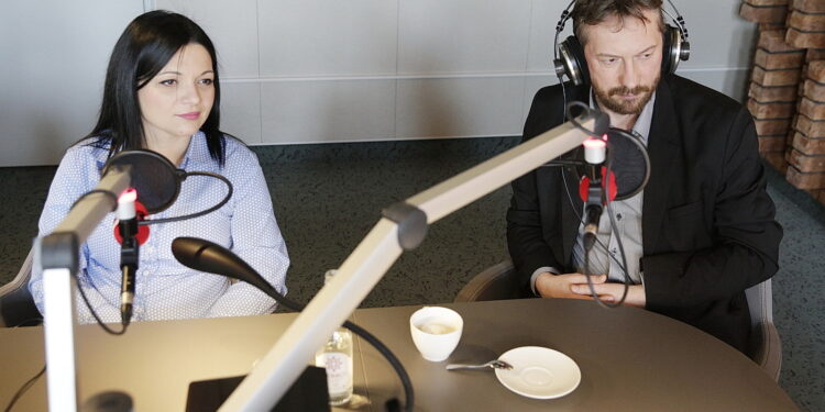 05.03.2018 Kielce. Kamila Skowron i Zbigniew Brzeziński z Miejskiego Urzędu Pracy w Kielcach / Jarosław Kubalski / Radio Kielce