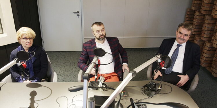 06.03.2018 Radio Kielce. Punkty Widzenia.  Dorota Koczwańska-Kalita, naczelnik kieleckiej delegatury Instytutu Pamięci Narodowej, Bogdan Białek, prezes Stowarzyszenia im. Jana Karskiego i prezydent Kielc Wojciech Lubawski / Jarosław Kubalski / Radio Kielce