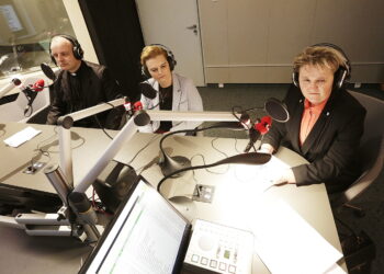 07.03.2018 Radio Kielce Punkty Widzenia. Ksiądz Krzysztof Banasik, zastępca dyrektora Caritas Diecezji Kieleckiej, Joanna Błońska, wiceprzewodnicząca Polskiego Stowarzyszenia na Rzecz Osób z Niepełnosprawnością Intelektualną Koło w Kielcach i Katarzyna Bernat, pełnomocnik wojewody świętokrzyskiego ds. rozwoju społeczeństwa obywatelskiego i organizacji pozarządowych, a zarazem dziennikarz Radia Em / Jarosław Kubalski / Radio Kielce