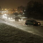 16.03.2018 Kielce. Atak zimy. Samochody maja trudności z podjechaniem na ulicy Piłsudskiego / Jarosław Kubalski / Radio Kielce