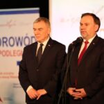 Sandomierz. Korowód Niepodległości. Wicewojewoda świętokrzyski - Andrzej Bętkowski i poseł PiS - Marek Kwitek / Radio Kielce