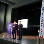 Sandomierz. Korowód Niepodległości. Wicewojewoda świętokrzyski - Andrzej Bętkowski i poseł PiS - Marek Kwitek / Radio Kielce