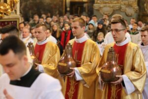 Msza Krzyżma w Bazylice Katedralnej w Sandomierzu / Grażyna Szlęzak-Wójcik / Radio Kielce