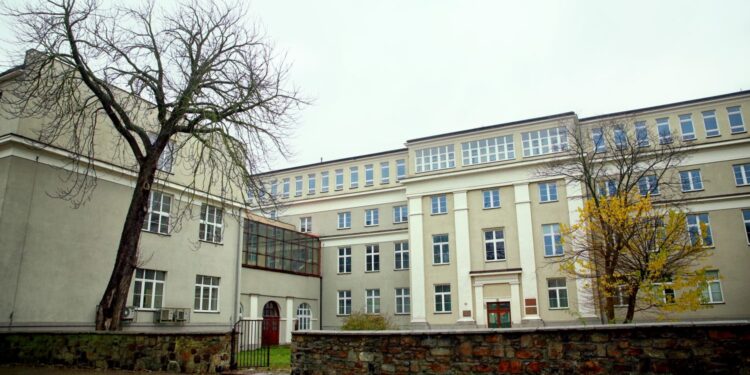 Budynek po Uniwersytecie Jana Kochanowskiego przy ulicy Leśnej / Marzena Mąkosa / Radio Kielce