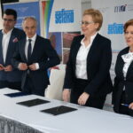 Przekazanie akcji fabryki kotłów Sefako nowemu właścicielowi TF Silesia. Podpisanie umowy  w Sędziszowie / Michał Kita / Radio Kielce