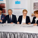 Przekazanie akcji fabryki kotłów Sefako nowemu właścicielowi TF Silesia. Podpisanie umowy  w Sędziszowie / Michał Kita / Radio Kielce