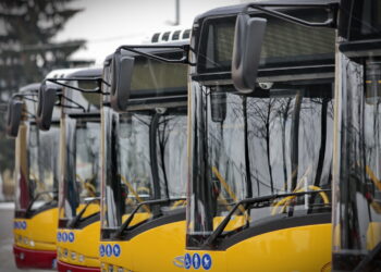 Odbiór i poświęcenie 25 autobusów hybrydowych. / Marzena Mąkosa / Radio Kielce