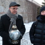 Narodowy Dzień Pamięci "Żołnierzy Wyklętych". Zapalenie zniczy pod murem straceń dawnego więzienia kieleckiego na ulicy Zamkowej / Marzena Mąkosa / Radio Kielce