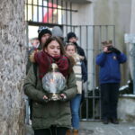 Narodowy Dzień Pamięci "Żołnierzy Wyklętych". Zapalenie zniczy pod murem straceń dawnego więzienia kieleckiego na ulicy Zamkowej / Marzena Mąkosa / Radio Kielce