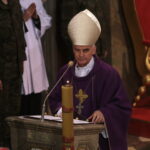 Narodowy Dzień Pamięci "Żołnierzy Wyklętych". Na zdjęciu: biskup Marian Florczyk  / Marzena Mąkosa / Radio Kielce