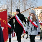 Narodowy Dzień Pamięci "Żołnierzy Wyklętych". Złożenie kwiatów przed pomnikiem na cmentarzu na Piaskach / Marzena Mąkosa / Radio Kielce