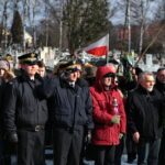 Narodowy Dzień Pamięci "Żołnierzy Wyklętych". Złożenie kwiatów przed pomnikiem na cmentarzu na Piaskach / Marzena Mąkosa / Radio Kielce