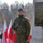 Narodowy Dzień Pamięci "Żołnierzy Wyklętych". Złożenie kwiatów przed pomnikiem na cmentarzu na Piaskach / Marzena Mąkosa / Radio Kielce