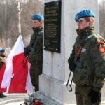 Narodowy Dzień Pamięci "Żołnierzy Wyklętych". Złożenie kwiatów przed pomnikiem na cmentarzu na Piaskach / Marzena Mąkosa / Radio Kielce