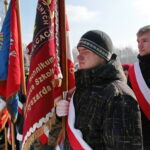 Narodowy Dzień Pamięci "Żołnierzy Wyklętych". Złożenie kwiatów przed pomnikiem na cmentarzu na Piaskach / Marzena Mąkosa / Radio Kielce