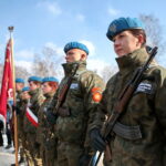 Narodowy Dzień Pamięci "Żołnierzy Wyklętych". Złożenie kwiatów przed pomnikiem na cmentarzu na Piaskach / Marzena Mąkosa / Radio Kielce