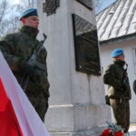 Narodowy Dzień Pamięci "Żołnierzy Wyklętych". Złożenie kwiatów przed pomnikiem na cmentarzu na Piaskach / Marzena Mąkosa / Radio Kielce