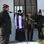 Narodowy Dzień Pamięci "Żołnierzy Wyklętych". Złożenie kwiatów przed pomnikiem na cmentarzu na Piaskach / Marzena Mąkosa / Radio Kielce