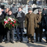 Narodowy Dzień Pamięci "Żołnierzy Wyklętych". Złożenie kwiatów przed pomnikiem na cmentarzu na Piaskach / Marzena Mąkosa / Radio Kielce