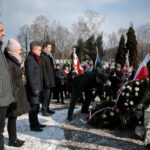 Narodowy Dzień Pamięci "Żołnierzy Wyklętych". Złożenie kwiatów przed pomnikiem na cmentarzu na Piaskach / Marzena Mąkosa / Radio Kielce