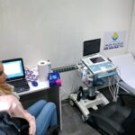 Badanie USG dzieci na kieleckim Rynku w mobilnej klinice / Marzena Mąkosa / Radio Kielce