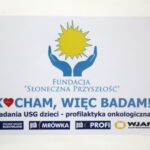 Badanie USG dzieci na kieleckim Rynku w mobilnej klinice / Marzena Mąkosa / Radio Kielce