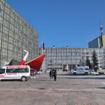 Akcja honorowego oddawania krwi pod hasłem "spoKREWnieni służbą" w Świętokrzyskim Urzędzie Wojewódzkim / Marzena Mąkosa / Radio Kielce