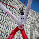 Akcja honorowego oddawania krwi pod hasłem "spoKREWnieni służbą" w Świętokrzyskim Urzędzie Wojewódzkim / Marzena Mąkosa / Radio Kielce