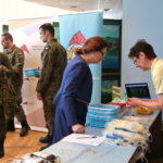 Akcja honorowego oddawania krwi pod hasłem "spoKREWnieni służbą" w Świętokrzyskim Urzędzie Wojewódzkim. Na zdjęciu: Agata Wojtyszek - wojewoda świętokrzyski / Marzena Mąkosa / Radio Kielce