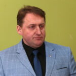 "Dyktando Gwarowe" zorganizowane przez Stowarzyszenie Przyjaciół Św. Katarzyny i Doliny Wilkowskiej oraz Urząd Miasta i Gminy Bodzentyn. Na zdjęciu:  Dariusz Skiba - burmistrz Bodzentyna / Marzena Mąkosa / Radio Kielce