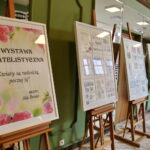 Filateliści w Wojewódzkim Domu Kultury. Wystawa filatelistyczna : "Kwiaty są radością, poczuj ją" / Marzena Mąkosa / Radio Kielce
