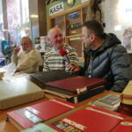 Filateliści w Wojewódzkim Domu Kultury. / Marzena Mąkosa / Radio Kielce
