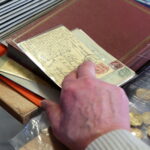 Filateliści w Wojewódzkim Domu Kultury. / Marzena Mąkosa / Radio Kielce