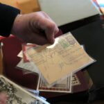 Filateliści w Wojewódzkim Domu Kultury. / Marzena Mąkosa / Radio Kielce