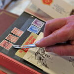 Filateliści w Wojewódzkim Domu Kultury. / Marzena Mąkosa / Radio Kielce