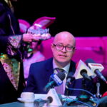 Konferencja dotycząca spektaklu "Alicja w Krainie Czarów" w Kieleckim Centrum Kultury. Artur Sobolewski - Dyrektor Wydziału Kultury, Sportu i Promocji Miasta Kielce w Urzędzie Miasta / Marzena Mąkosa / Radio Kielce