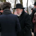 Uroczyste otwarcie ohelu (kaplicy nagrobnej) ostrowieckiego cadyka Jechiela Meira Halsztoka. Kaplicę ufndował jego wnuk, w prace związane z odszukaniem miejsca pochówku cadyka zaangażowani byli ostrowieccy archeolodzy. / Marzena Mąkosa / Radio Kielce