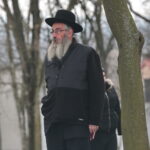 Uroczyste otwarcie ohelu (kaplicy nagrobnej) ostrowieckiego cadyka Jechiela Meira Halsztoka. Kaplicę ufndował jego wnuk, w prace związane z odszukaniem miejsca pochówku cadyka zaangażowani byli ostrowieccy archeolodzy. / Marzena Mąkosa / Radio Kielce