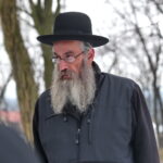 Uroczyste otwarcie ohelu (kaplicy nagrobnej) ostrowieckiego cadyka Jechiela Meira Halsztoka. Kaplicę ufndował jego wnuk, w prace związane z odszukaniem miejsca pochówku cadyka zaangażowani byli ostrowieccy archeolodzy. / Marzena Mąkosa / Radio Kielce