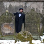 Uroczyste otwarcie ohelu (kaplicy nagrobnej) ostrowieckiego cadyka Jechiela Meira Halsztoka. Kaplicę ufndował jego wnuk, w prace związane z odszukaniem miejsca pochówku cadyka zaangażowani byli ostrowieccy archeolodzy. / Marzena Mąkosa / Radio Kielce