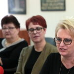 Spotkanie „Pracodawca Przyjazny Pracownikom". Na zdjęciu: Elżbieta Bartosz, Małgorzata Rybińska - zastępca dyrektora Szkoły Podstawowej nr 4 w Jędrzejowie i Beata Sławeta  / Marzena Mąkosa / Radio Kielce