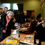 Giełda kolekcjonerska w Wojewódzkim Domu Kultury / Marzena Mąkosa / Radio Kielce