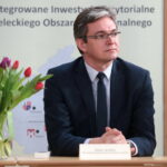 Podpisanie umowy w Centrum Geoedukacji na rozbudowę infrastruktury turystycznej na Kadzielni i Wietrzni a także budowę oczek wodnych w Ogrodzie Botanicznym. Na zdjęciu: Urszula Grabowska - Dyrektor Wydziału Księgowości Urzędu Miasta Kielce / Marzena Mąkosa / Radio Kielce