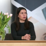 Podpisanie umowy w Centrum Geoedukacji na rozbudowę infrastruktury turystycznej na Kadzielni i Wietrzni a także budowę oczek wodnych w Ogrodzie Botanicznym. Na zdjęciu: Michał Poros - Kierownik Centrum Geoedukacji / Marzena Mąkosa / Radio Kielce