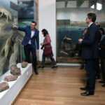 Podpisanie umowy w Centrum Geoedukacji na rozbudowę infrastruktury turystycznej na Kadzielni i Wietrzni a także budowę oczek wodnych w Ogrodzie Botanicznym. Na zdjęciu: Urszula Grabowska - Dyrektor Wydziału Księgowości Urzędu Miasta Kielce, Tadeusz Sayor - Zastępca Prezydenta Miasta Kielce, Adam Jarubas - Marszałek Województwa Świętokrzyskiego i Wojciech Lubawski - Prezydent Miasta Kielce / Marzena Mąkosa / Radio Kielce