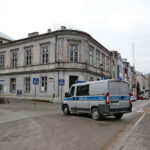 Miejsce, w którym podpalił się mężczyzna przed budynkiem Komendy Miejskiej Policji w Kielcach / Marzena Mąkosa / Radio Kielce