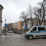 Miejsce, w którym podpalił się mężczyzna przed budynkiem Komendy Miejskiej Policji w Kielcach / Marzena Mąkosa / Radio Kielce
