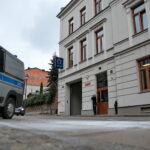 Miejsce, w którym podpalił się mężczyzna przed budynkiem Komendy Miejskiej Policji w Kielcach / Marzena Mąkosa / Radio Kielce